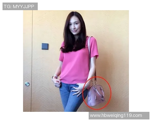 足球明星女友炫富引发热议网友热议她背后的奢华生活与豪门身份